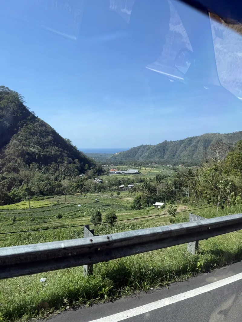 Trois heures de route vers l'est