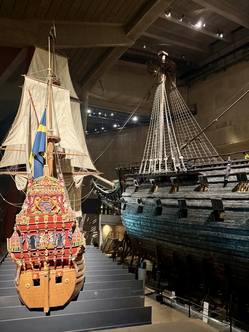 Le Vasa et la maquette de sa poupe peinte