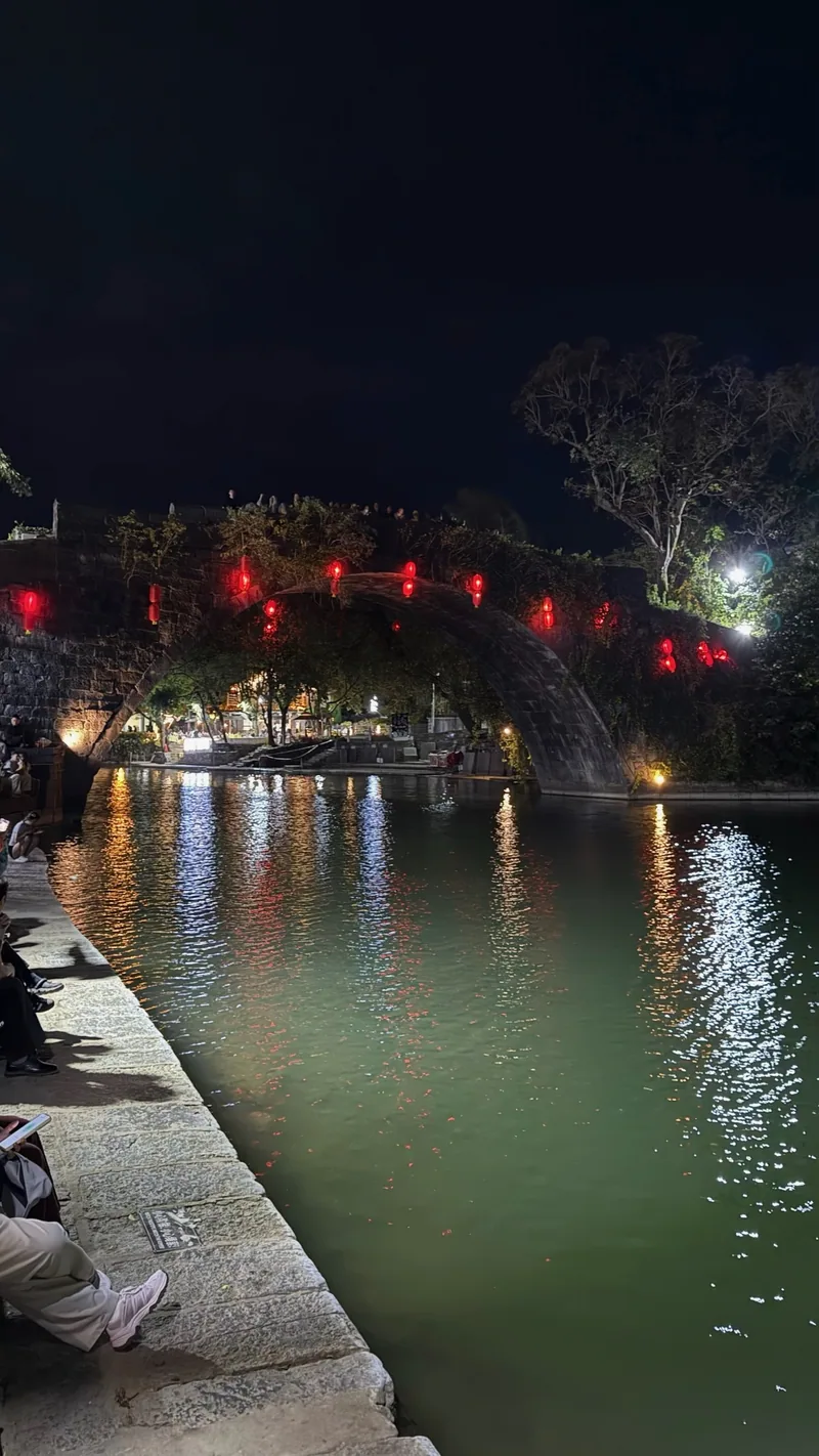 Le vieux pont de pierre