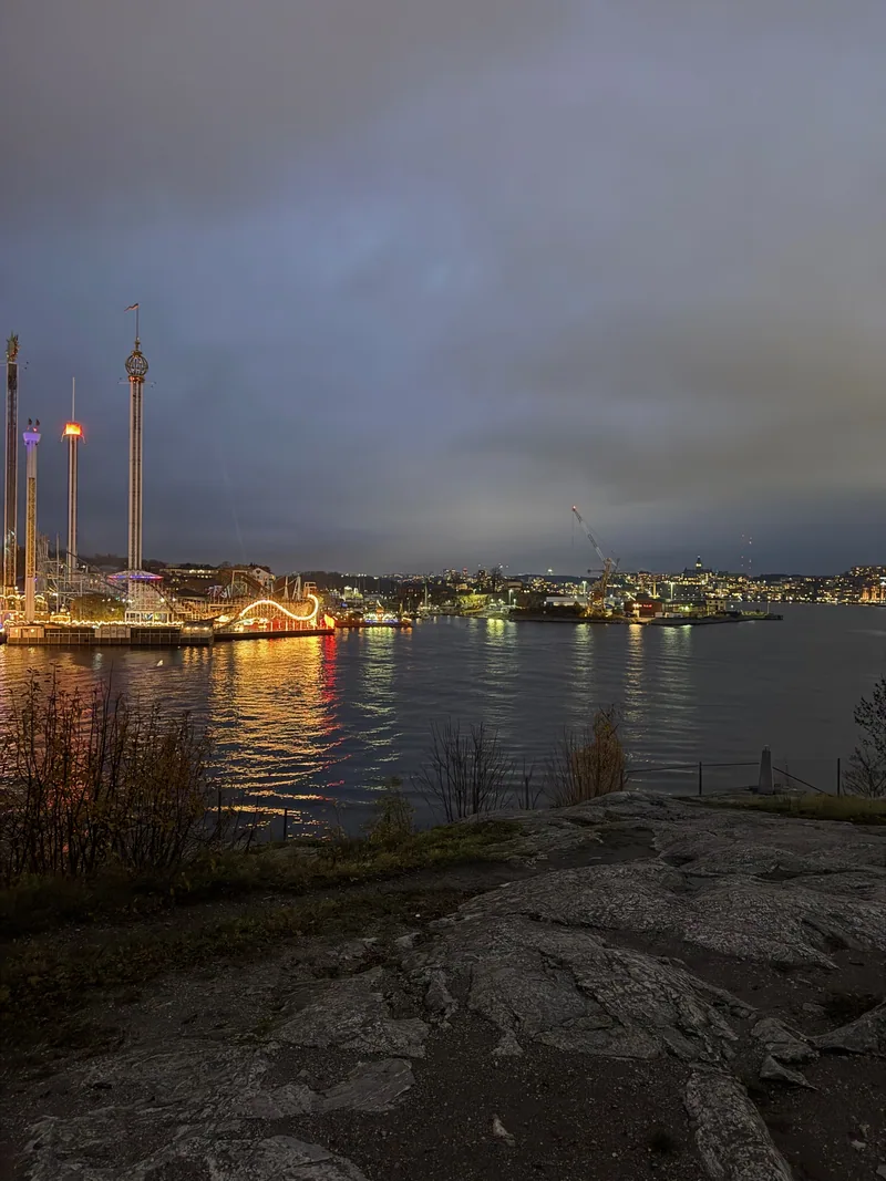 Gröna Lund de l’autre côté de l’eau, depuis Kastellholmen