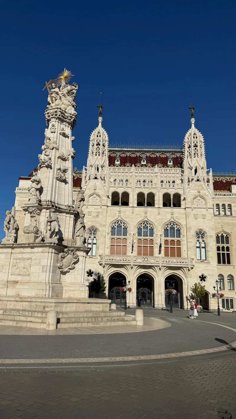 La place de la Sainte-Trinité